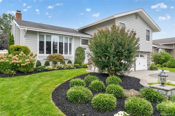 10 Fair LN, Jericho, NY 11753