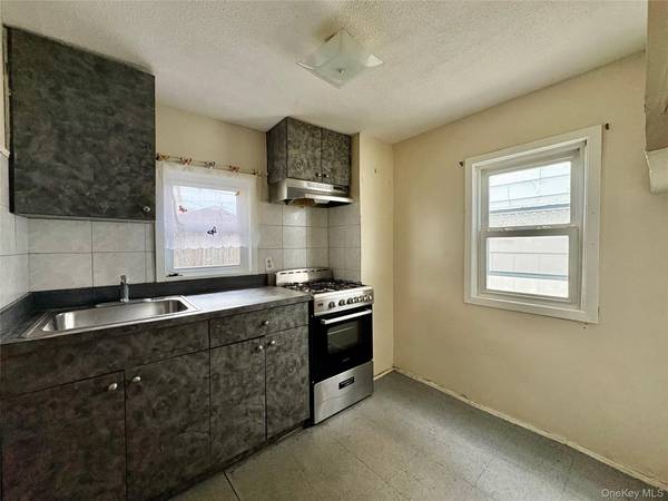 Address not disclosed, Valley Stream, NY 11580