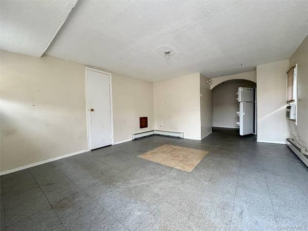 Address not disclosed, Valley Stream, NY 11580