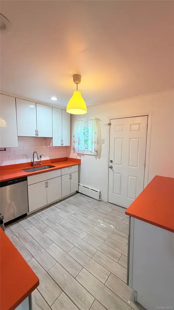 - Miller RD #1st Floor, Hicksville, NY 11801