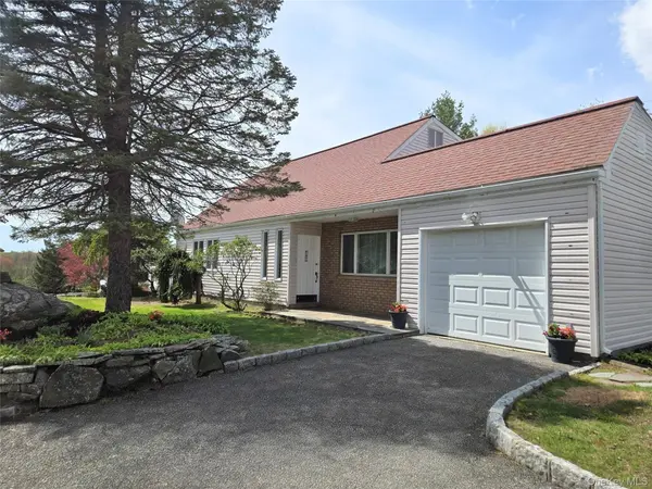 2585 Farsund DR, Yorktown Heights, NY 10598