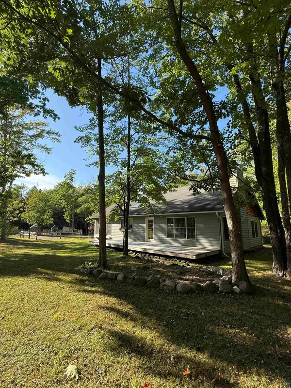 870 Middle Rd, La Pointe, WI 54850
