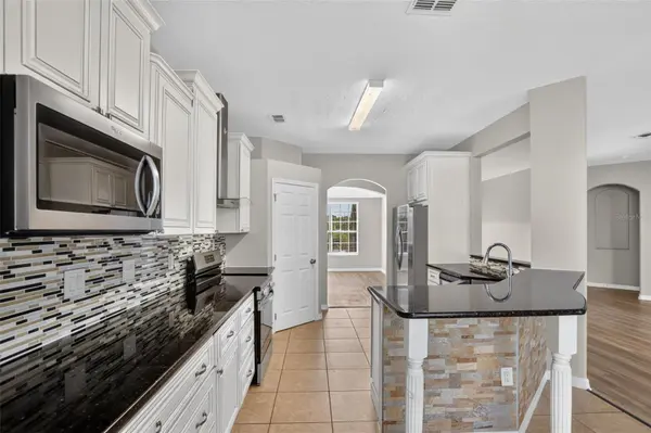 2803 EAGLE LAKE DR, Clermont, FL 34711