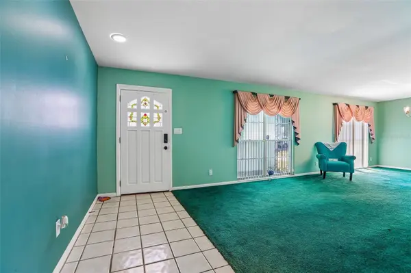 6714 GATEWAY DR, Tampa, FL 33615