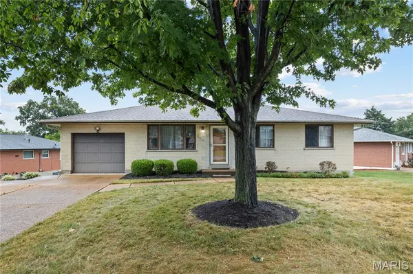 9834 Las Vegas DR, St Louis, MO 63126