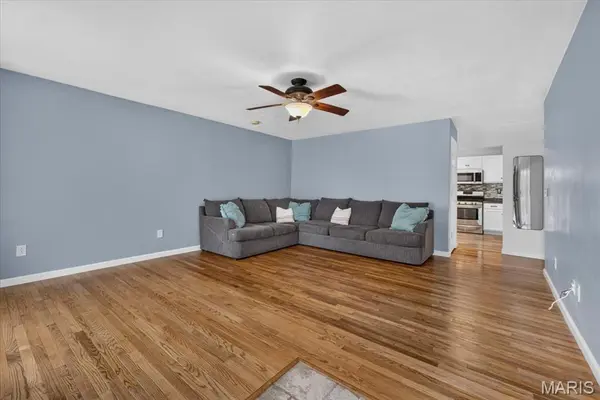 2295 N Pointe LN, Florissant, MO 63031
