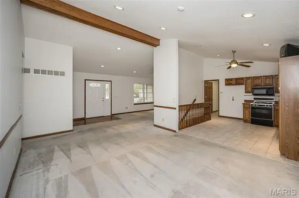825 Colleen DR, O'fallon, MO 63366