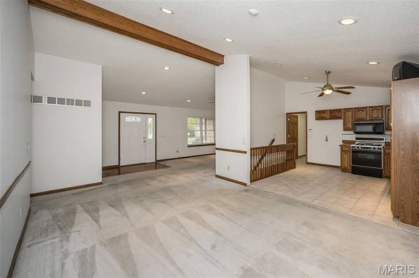 825 Colleen DR, O'fallon, MO 63366