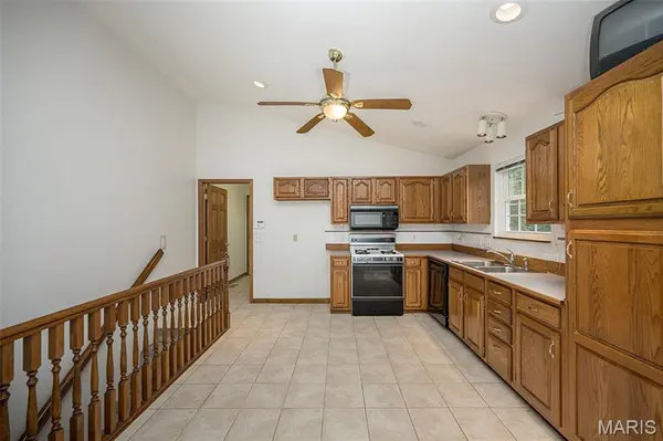 825 Colleen DR, O'fallon, MO 63366