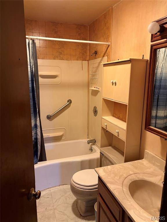 41 Reasor DR, St Louis, MO 63135