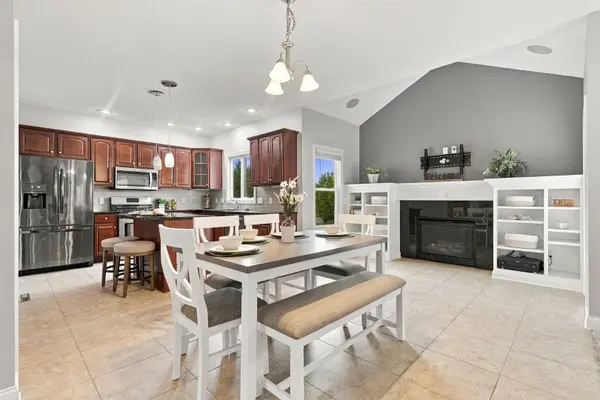 1101 Wild West DR, Leclaire, IA 52753