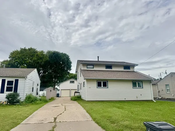 220 5th ST E, Milan, IL 61264