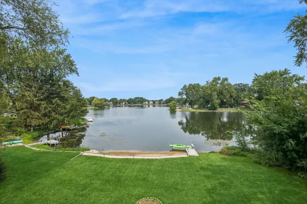 2202 LAKE SHORE DR, Lindenhurst, IL 60046