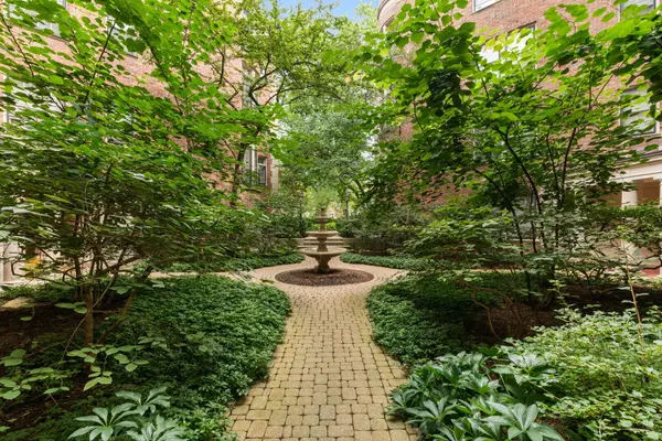 946 Michigan AVE #3C, Evanston, IL 60202