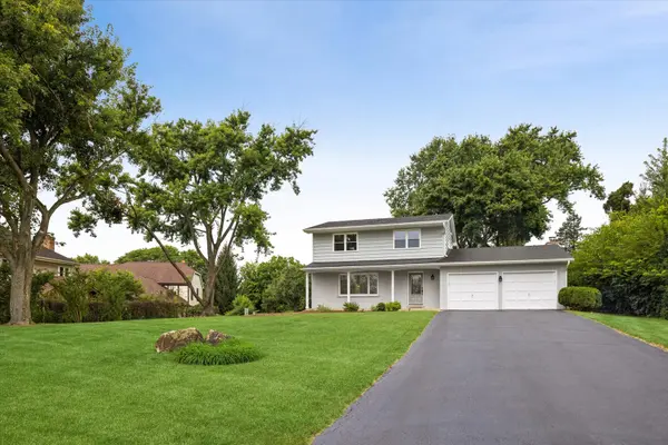 2S380 Golfview DR, Glen Ellyn, IL 60137
