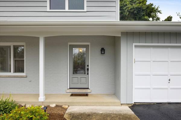 2S380 Golfview DR, Glen Ellyn, IL 60137