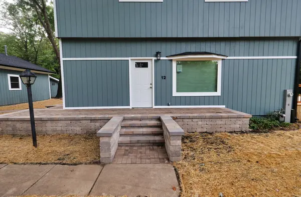 12 N Adams ST, Oswego, IL 60543