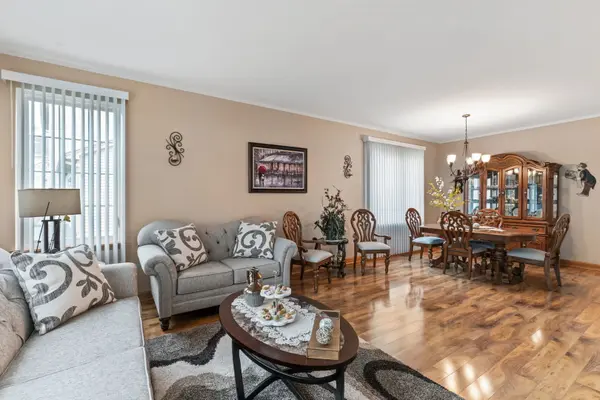 271 Fairhaven DR, St. Charles, IL 60175