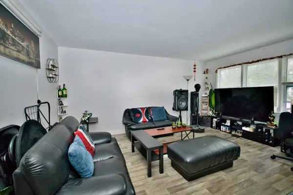 2643 W Farragut AVE W #1W, Chicago, IL 60625