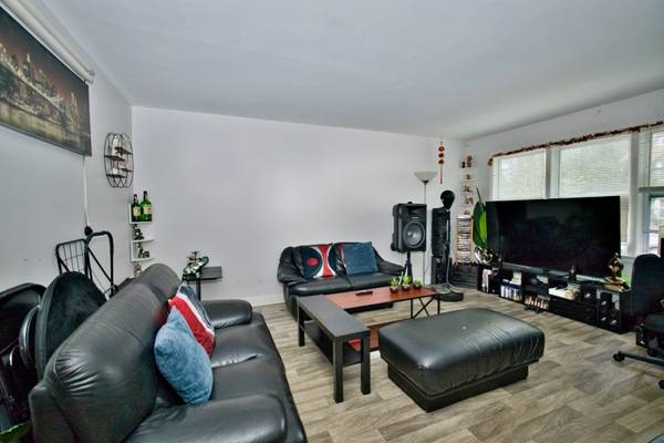 2643 W Farragut AVE W #1W, Chicago, IL 60625