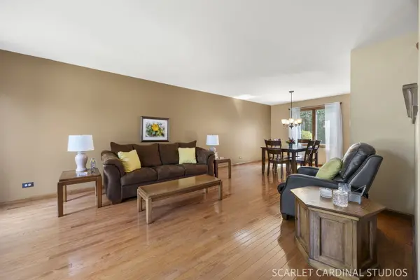 519 Calduto CIR, Villa Park, IL 60181