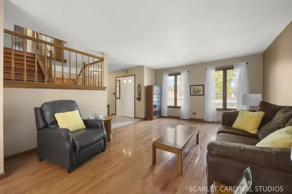 519 Calduto CIR, Villa Park, IL 60181