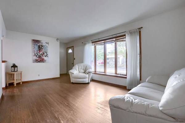 2021 English ST, Maplewood, MN 55109