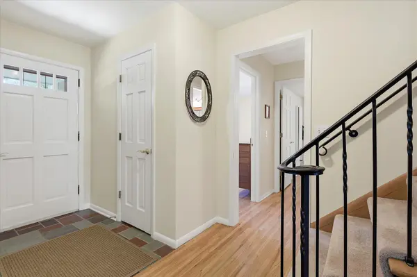 7109 Heatherton TRL, Edina, MN 55435