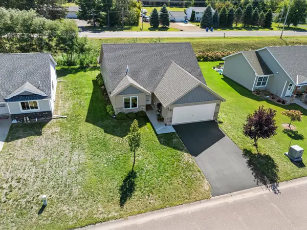 390 Ladd LN, Osceola, WI 54020