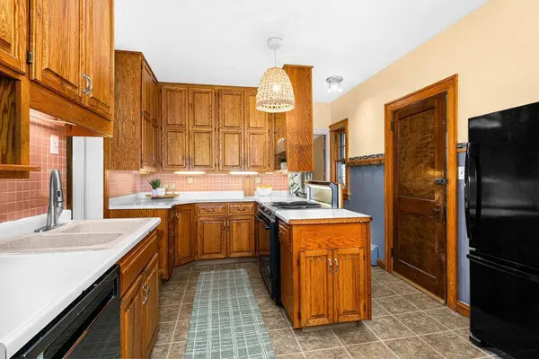 2327 E 4th ST, Duluth, MN 55812