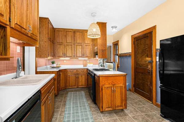 2327 E 4th ST, Duluth, MN 55812