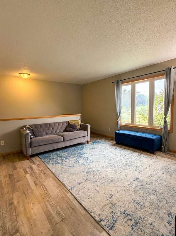 345 Sunfish LN, Winsted, MN 55395
