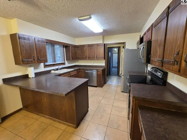 901 E 27th Ave, Hutchinson, KS 67502
