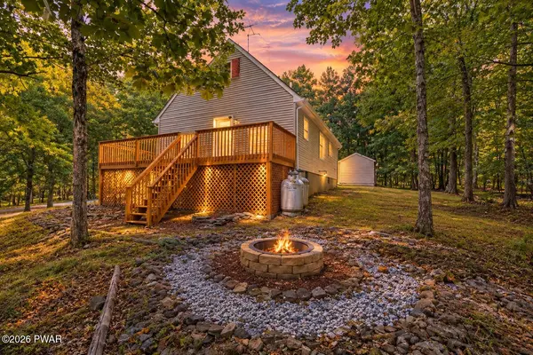 30 Juniper WAY, Hawley, PA 18428