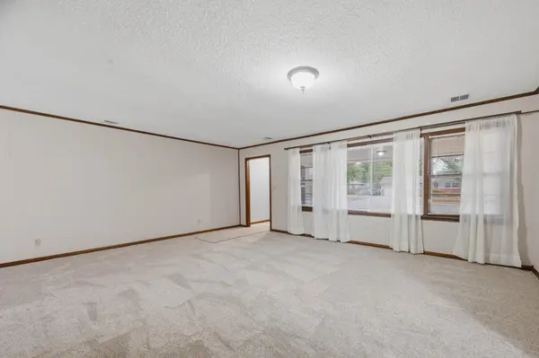 7826 W Quail Ln, Wichita, KS 67212