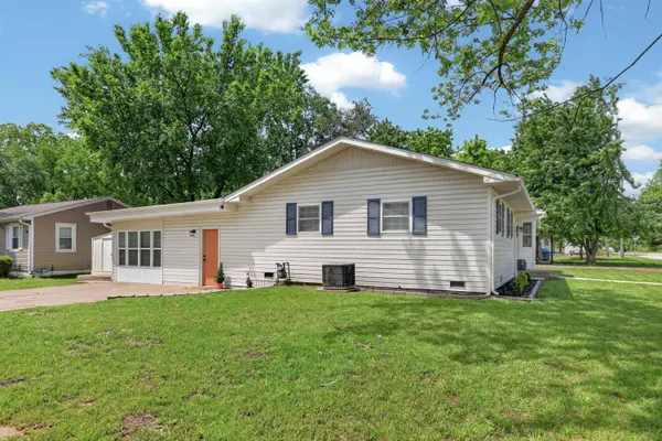 2102 W 12th ST, Joplin, MO 64801
