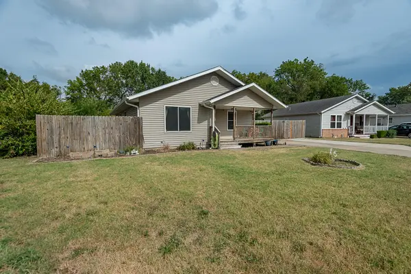 1202 N Oak Park DR, Springfield, MO 65802