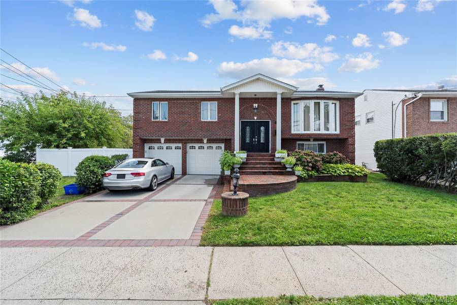 3185 Schreiber PL, Baldwin, NY 11510