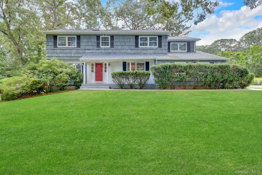 15 Tobi LN, East Setauket, NY 11733