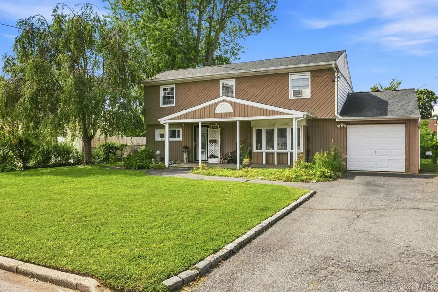 240 W 10th ST, Deer Park, NY 11729