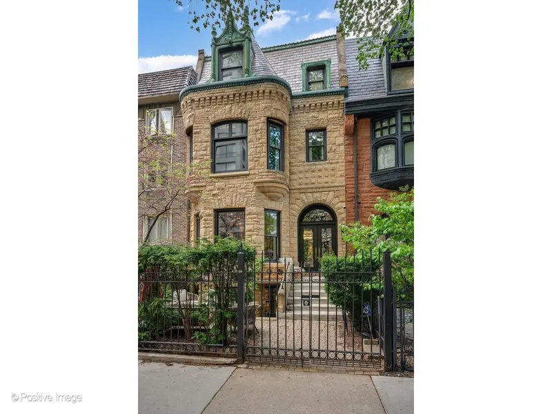 32 E BELLEVUE PL, Chicago, IL 60611