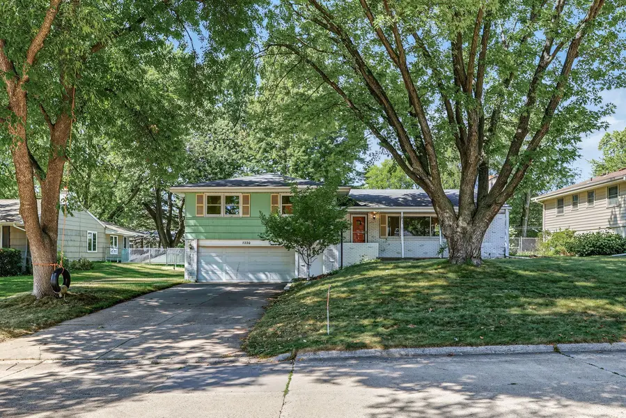7220 W Shore DR, Edina, MN 55435
