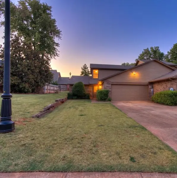 105 Woodbridge CIR, Edmond, OK 73012