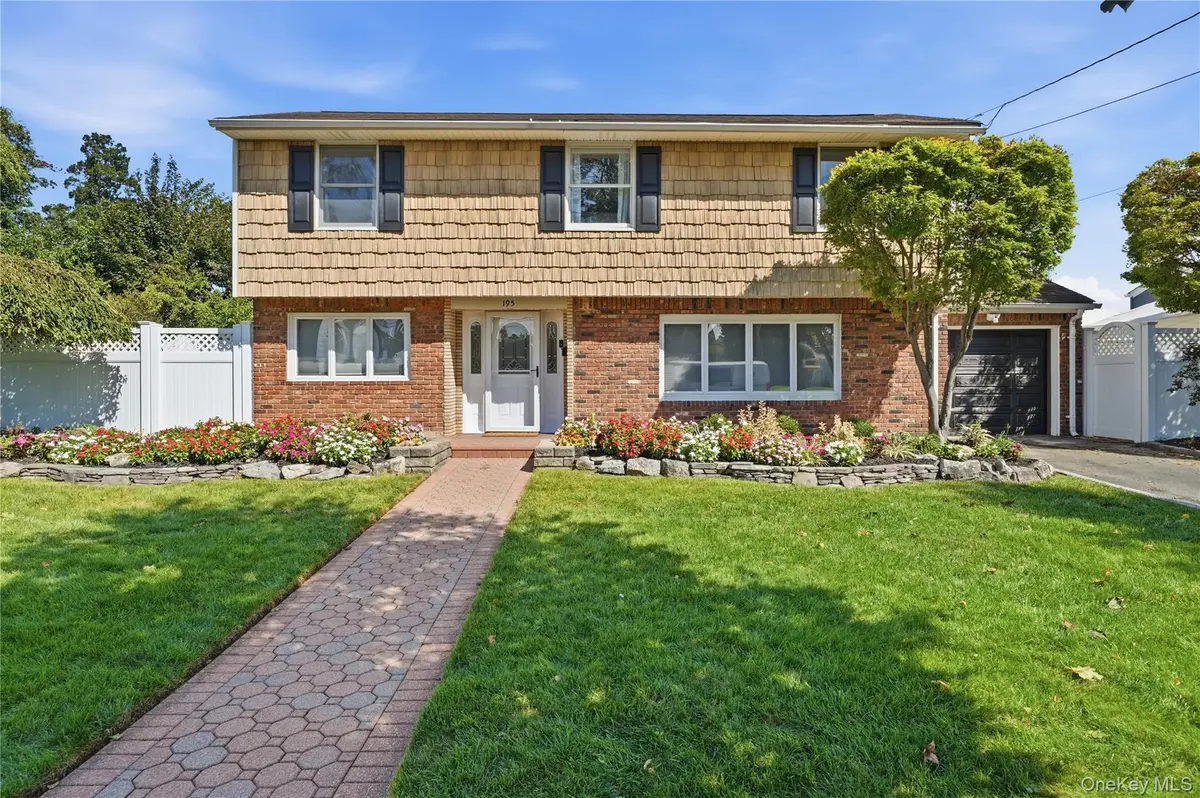 195 N Utica AVE, Massapequa, NY 11758