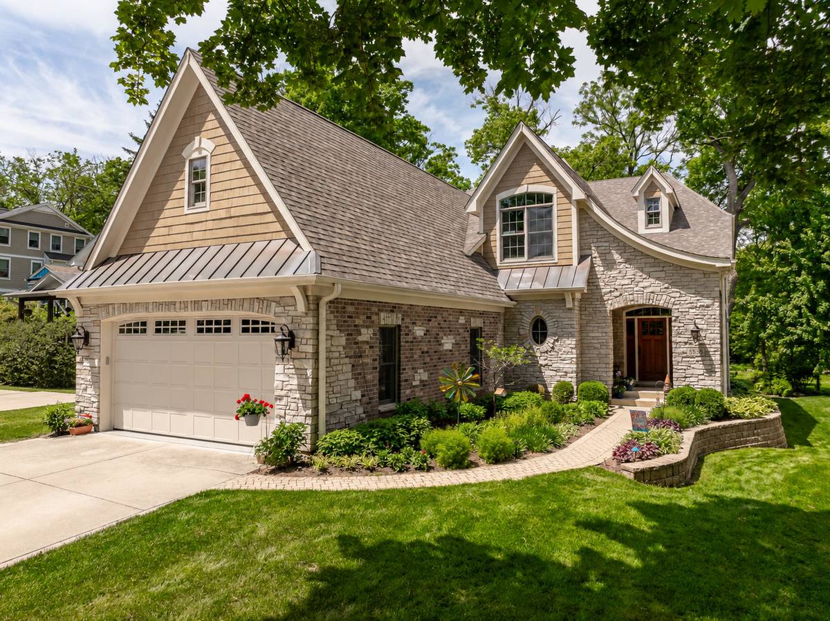 5536 Middaugh AVE, Downers Grove, IL 60516