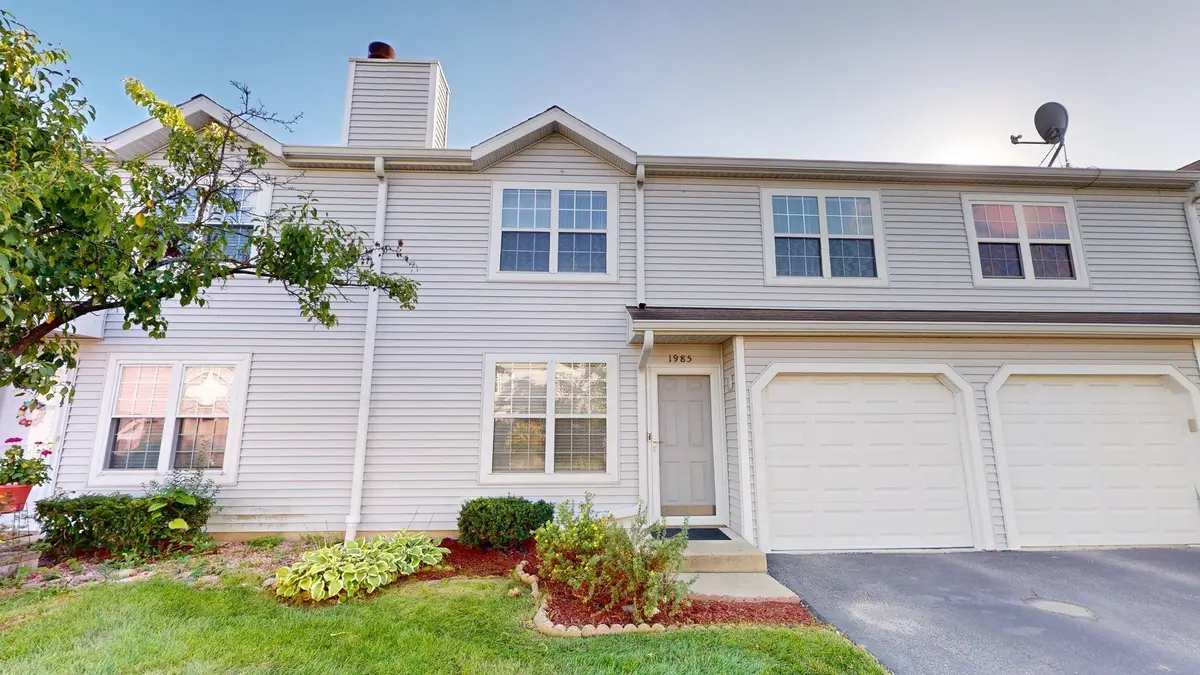 1985 Westview LN, Round Lake Beach, IL 60073