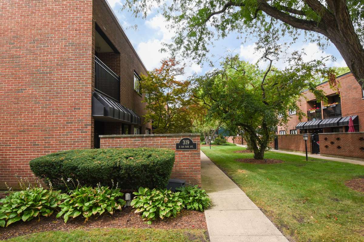 319 N Oak Park AVE #C, Oak Park, IL 60302