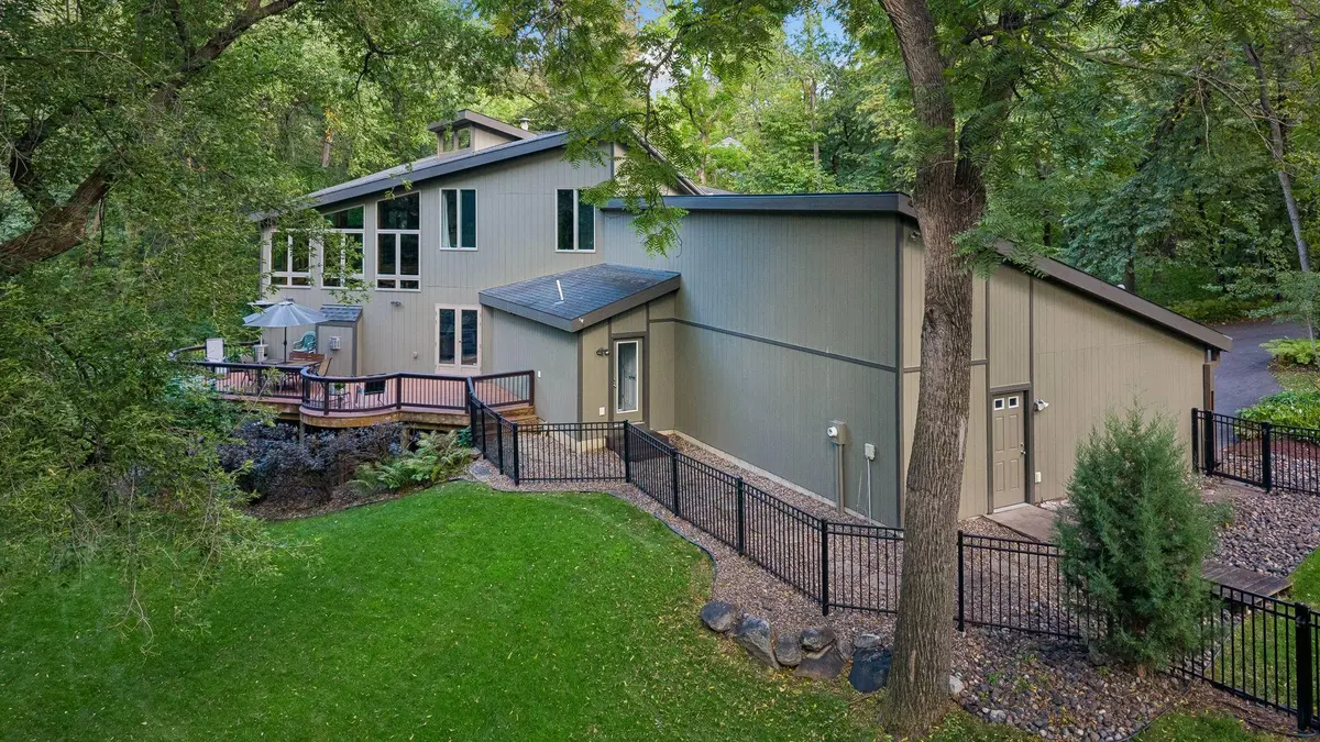 16 Timberglade RD, Bloomington, MN 55437