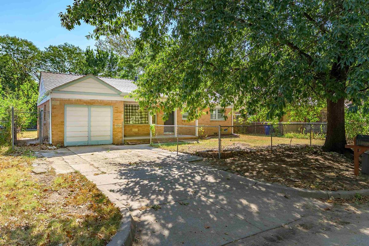 2820 S Mosley St, Wichita, KS 67216-1121