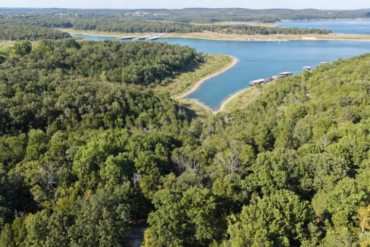 000 Lazy Acres RD, Protem, MO 65733